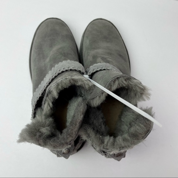 NWT UGG McKay Bootie - Picture 4 of 6
